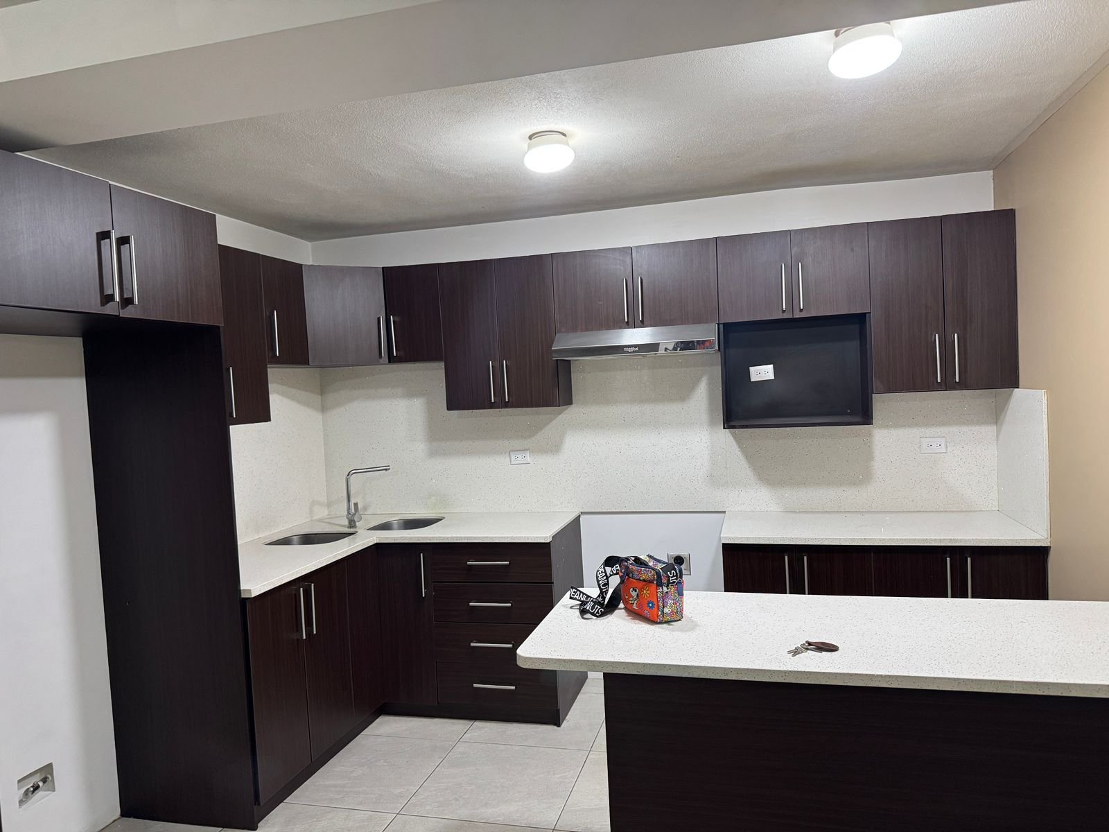 Apartamento en renta de 3 habitaciones y baño de visitas Z11