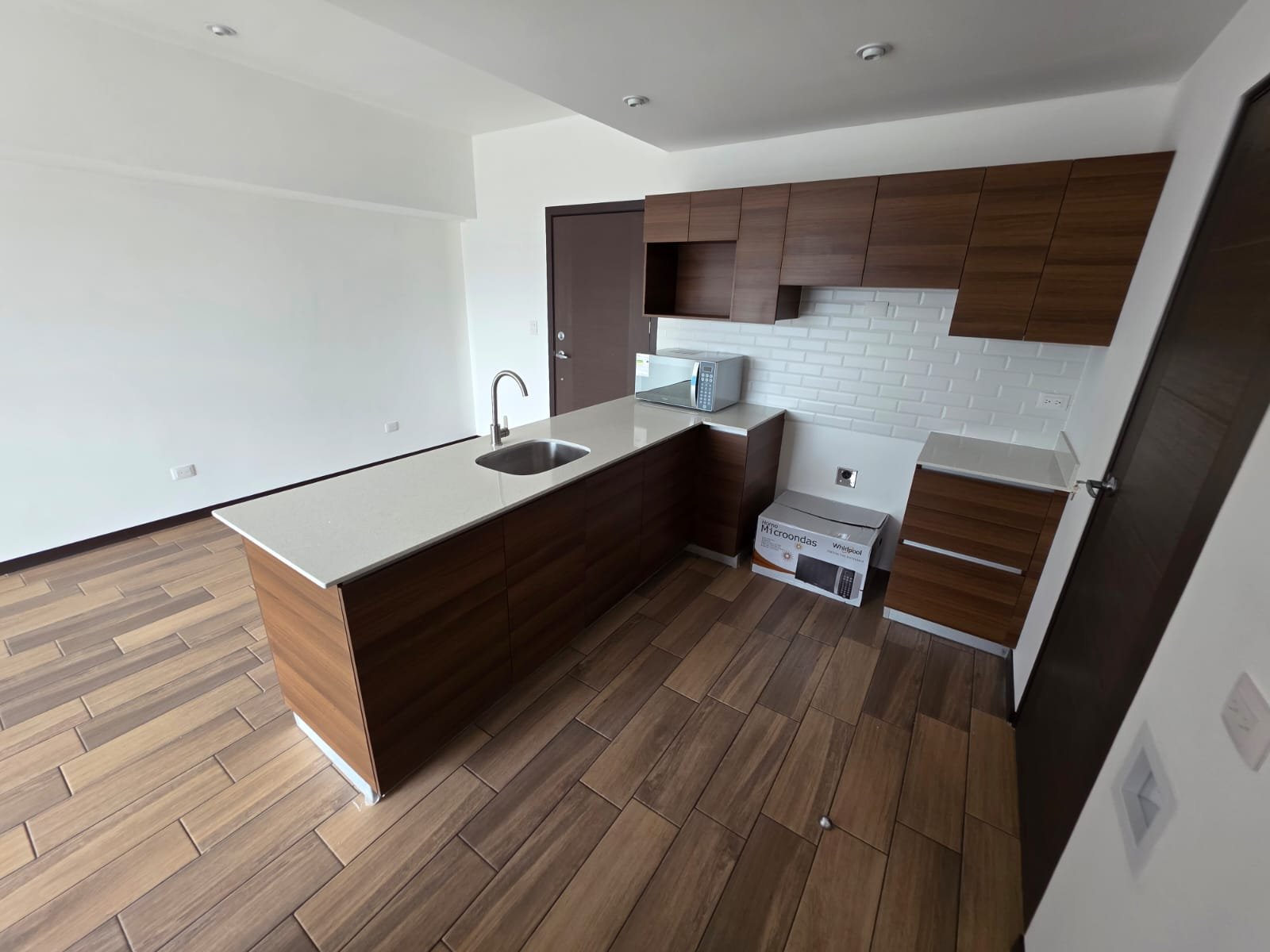 Zona 13 apartamento de 2 habitaciones en RENTA