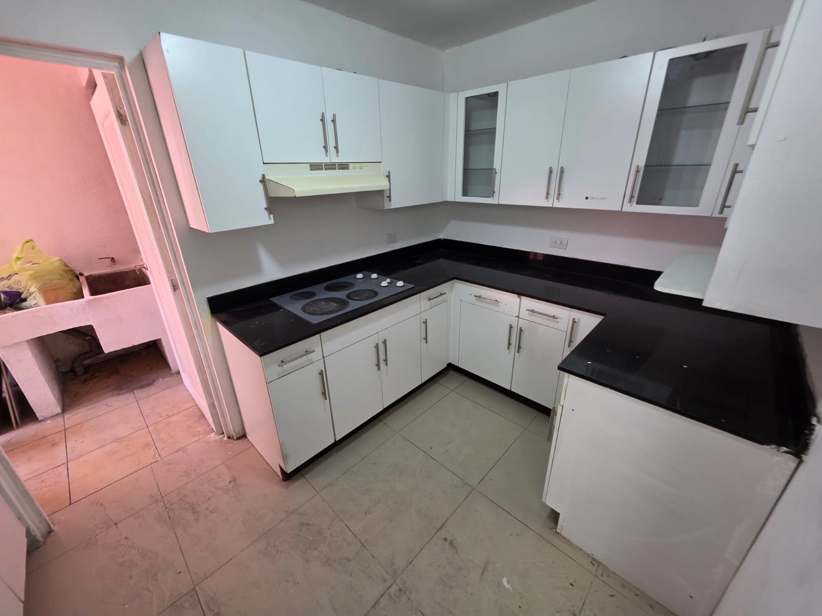 Apartamento en renta de 2 habitaciones con balcon en zona 10