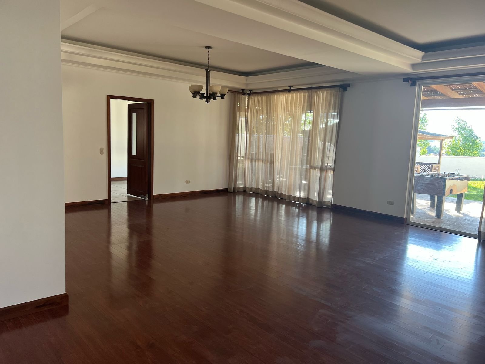 Venta de casa con 4 habitaciones mas estudio en KM22 CAES