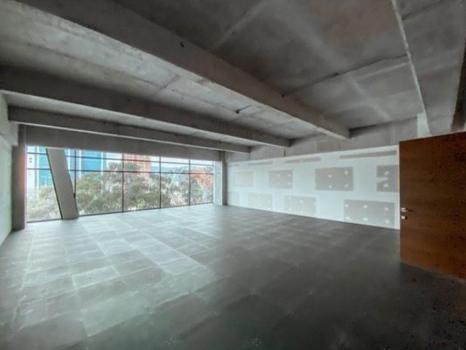 Oficina en renta en Zona Viva con area común zona 10