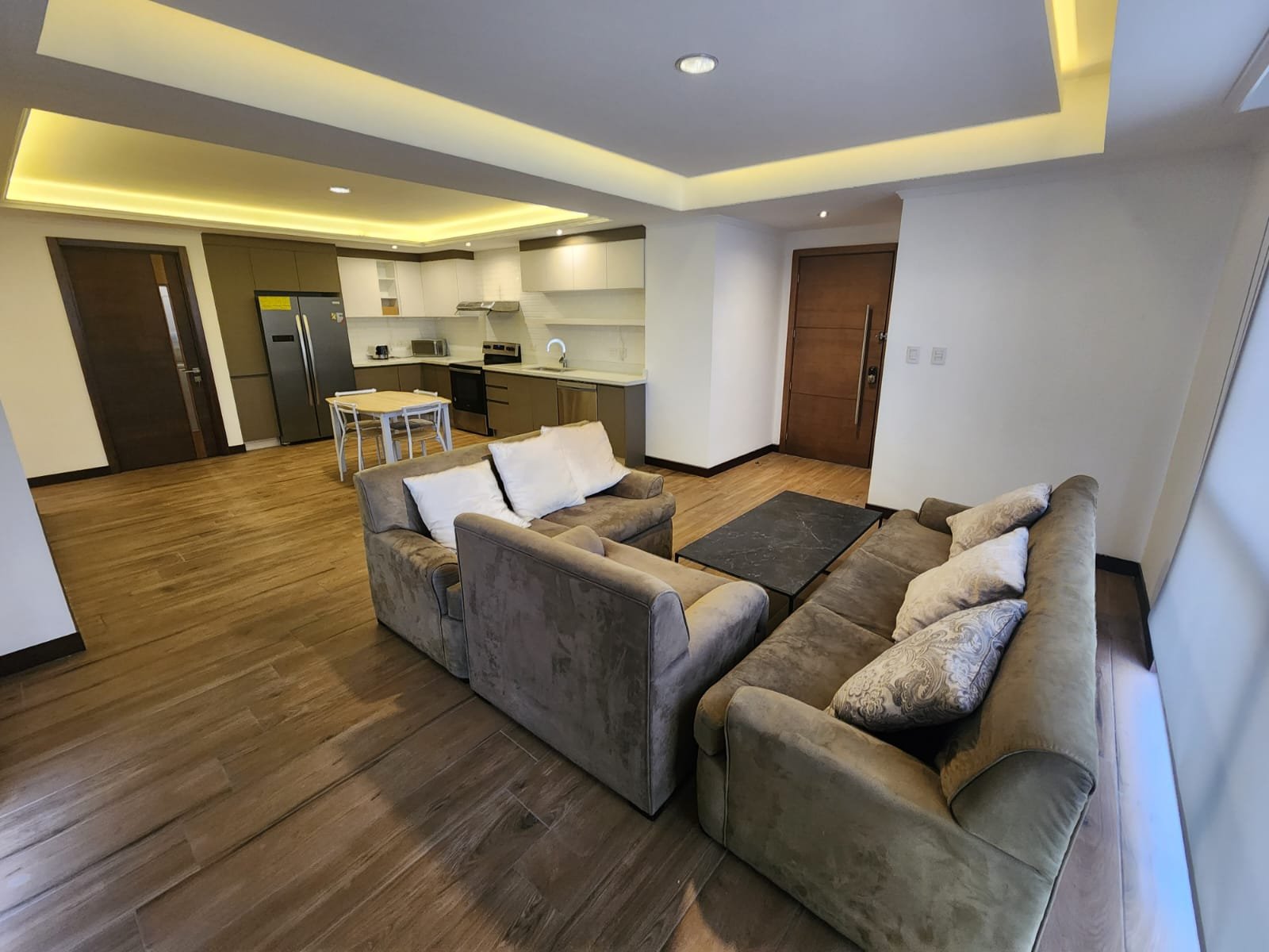 Apartamento con terraza en venta de 2 habitaciones en zona14