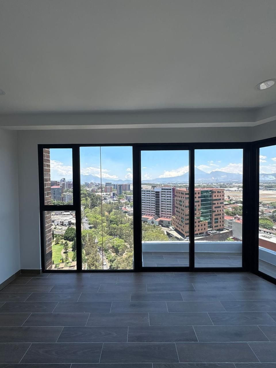 Rento apartamento de 3 habitaciones nivel alto zona 14