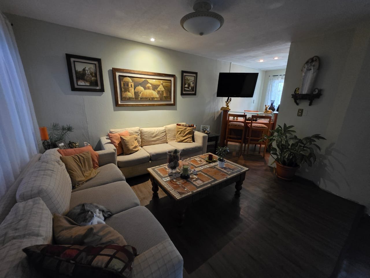 Casa en venta 5 habitaciones en zona 4 de mixco