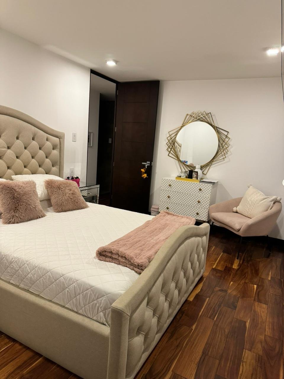 Vendo Apartamento en Edificio LIV zona 15