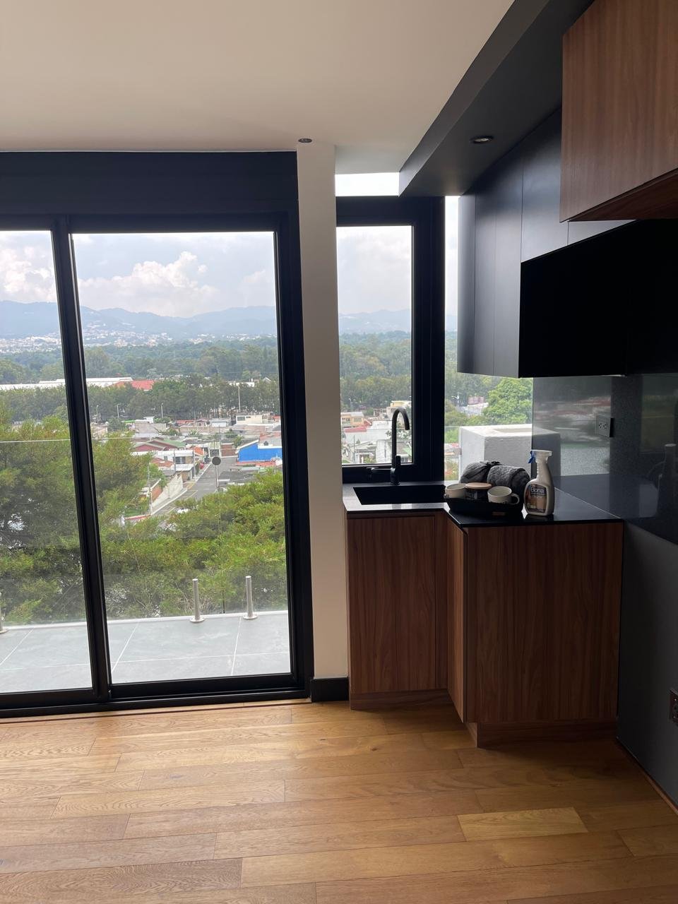 Venta de apartamento 1 habitacion nivel medio en zona 11