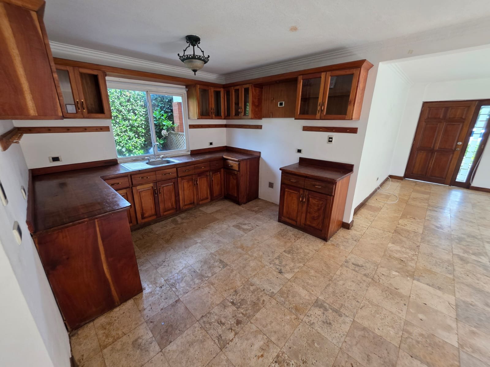 Rento casa de 5 habitaciones en Santiago de Compostela CAES