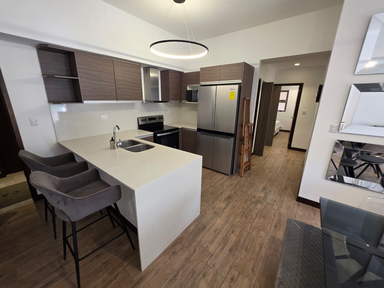 Apartamento en renta amueblado de 3 habitaciones zona 10