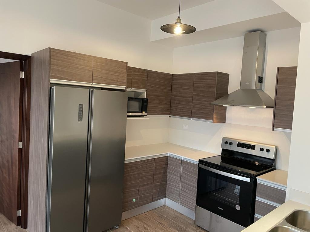 Apartamento en renta de 2 habitaciones con balcon en zona 10