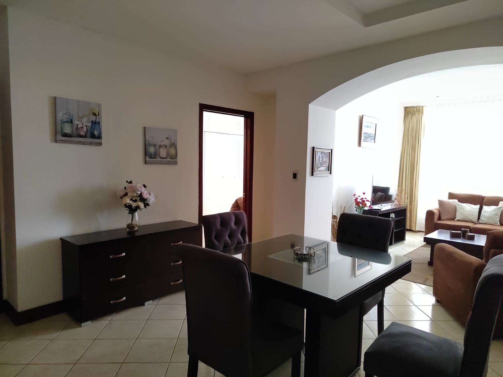 Apartamento en Amueblado de 2 habitaciones zona 10