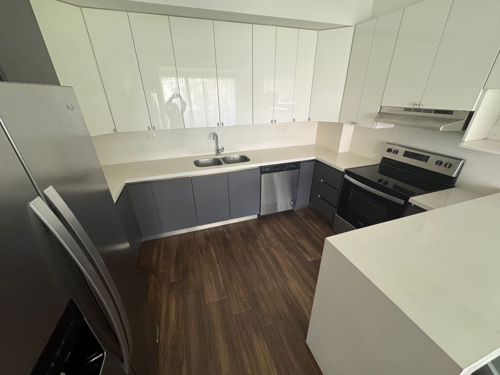 Apartamento con bodega en venta con 3 habitaciones en zona 10