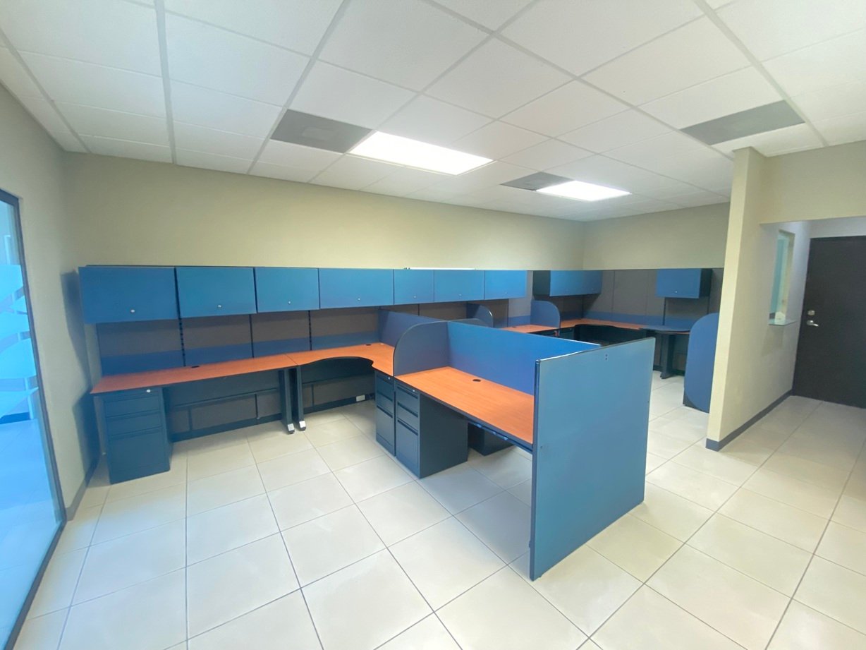 Oficina en alquiler de 3 ambientes nivel bajo en zona 10