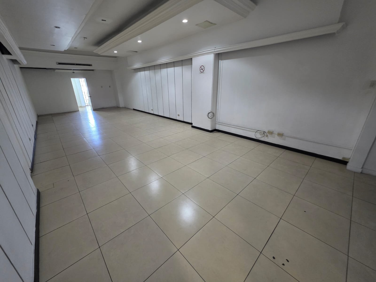 Venta de local en Centro Comercial La Pradera Zona 10