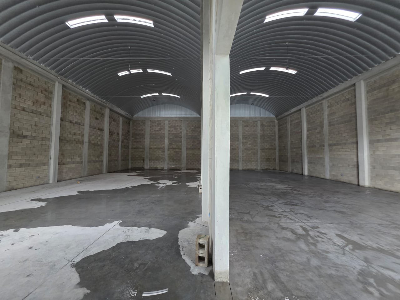 Bodega de 200 metros en renta en KM 15.5 CAES