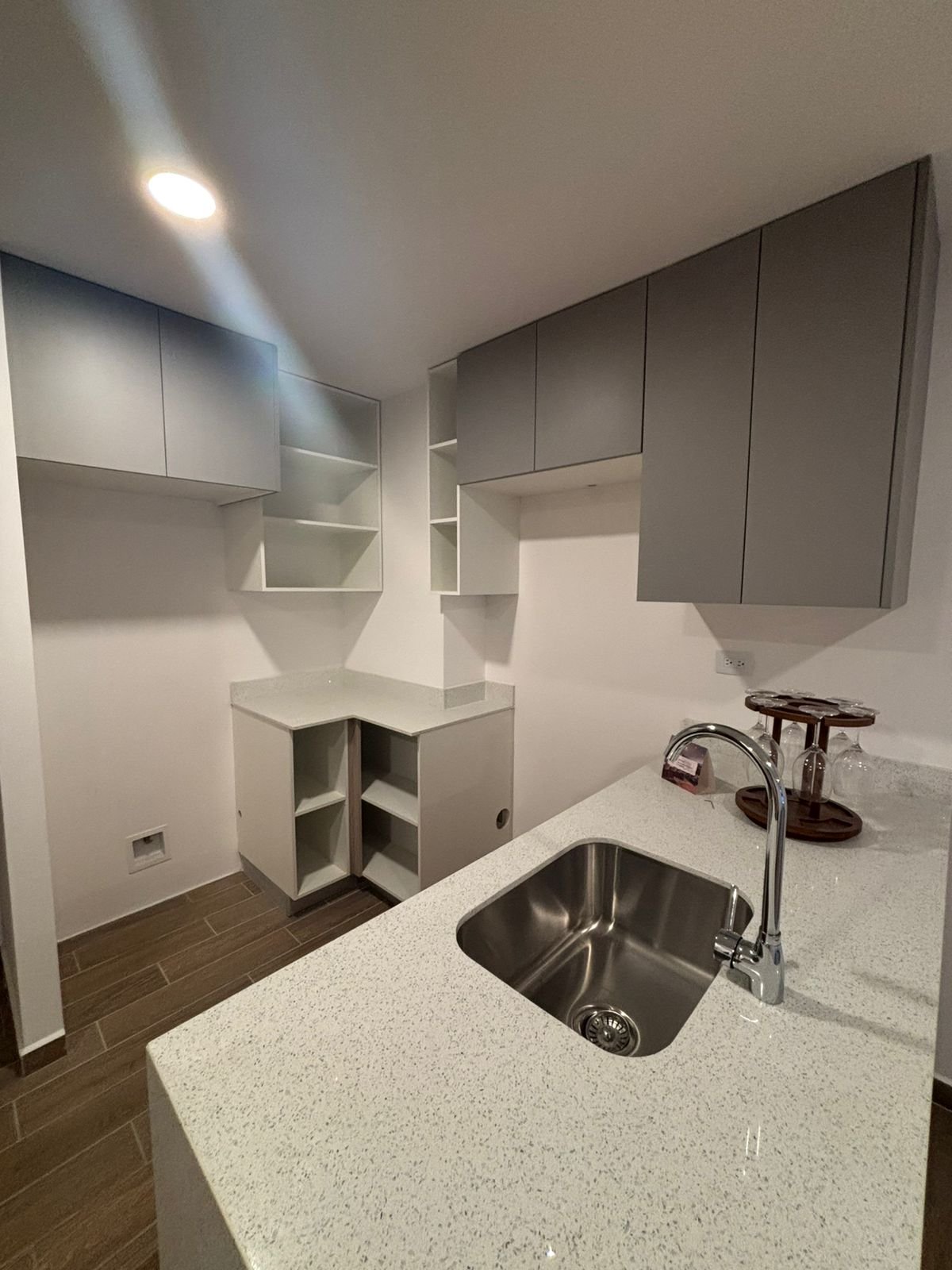 Apartamento de 1 habitacion con balcon en zona 14