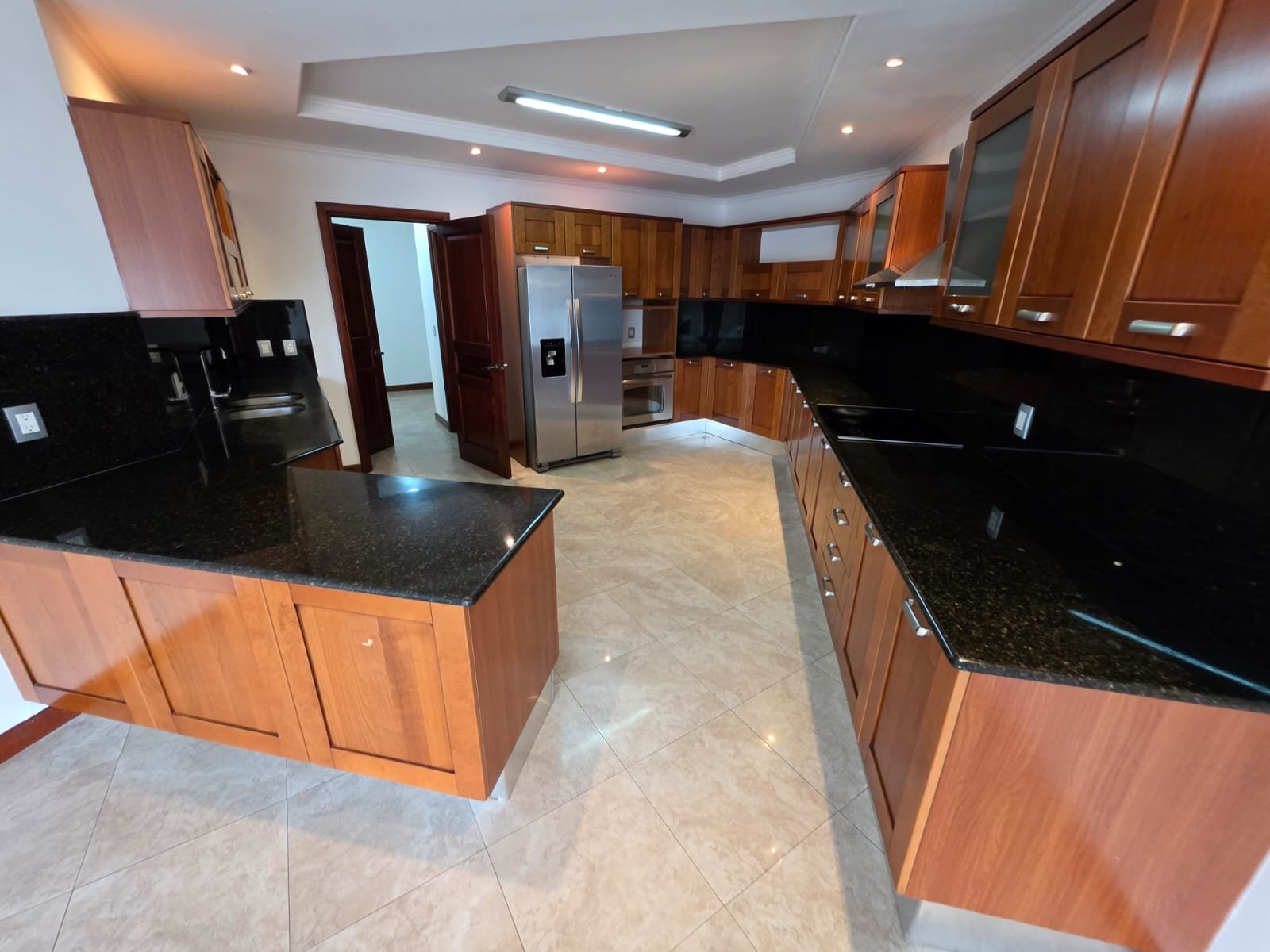 Renta de apartamento 3 habitaciones en zona 14 con terrraza