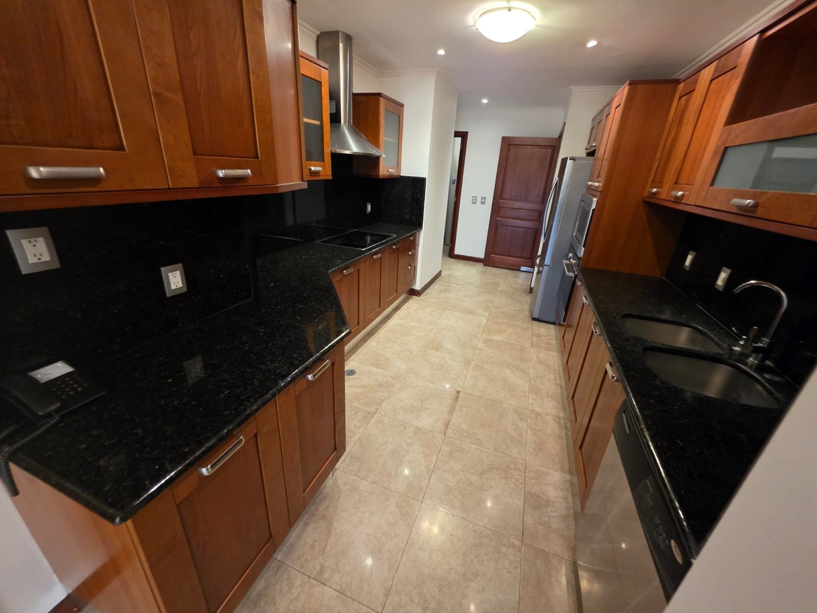 Apartamento en venta de 3 habitaciones en zona 14 Tadeus