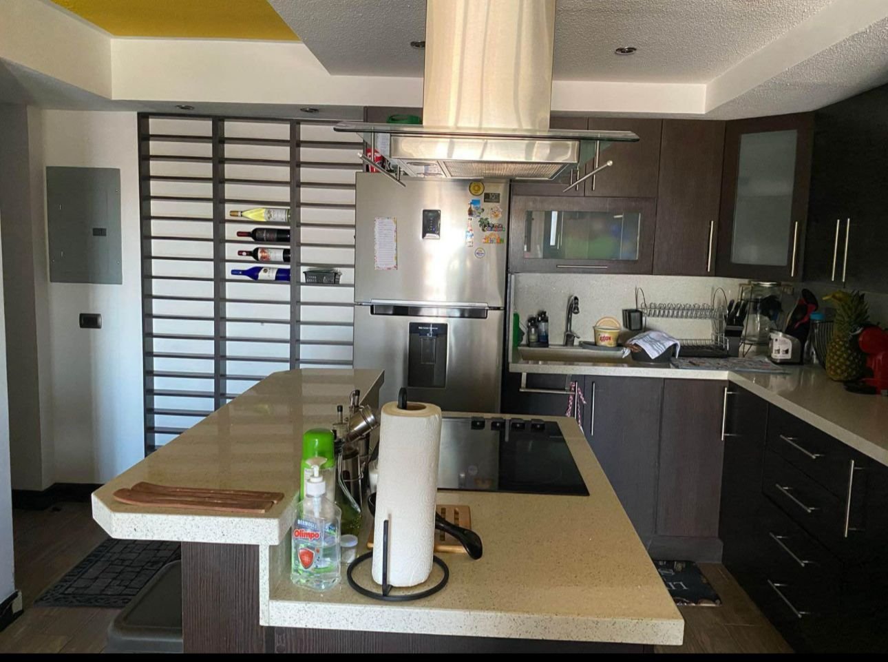 Rento apartamento nivel alto de 2 habitaciones en zona 11