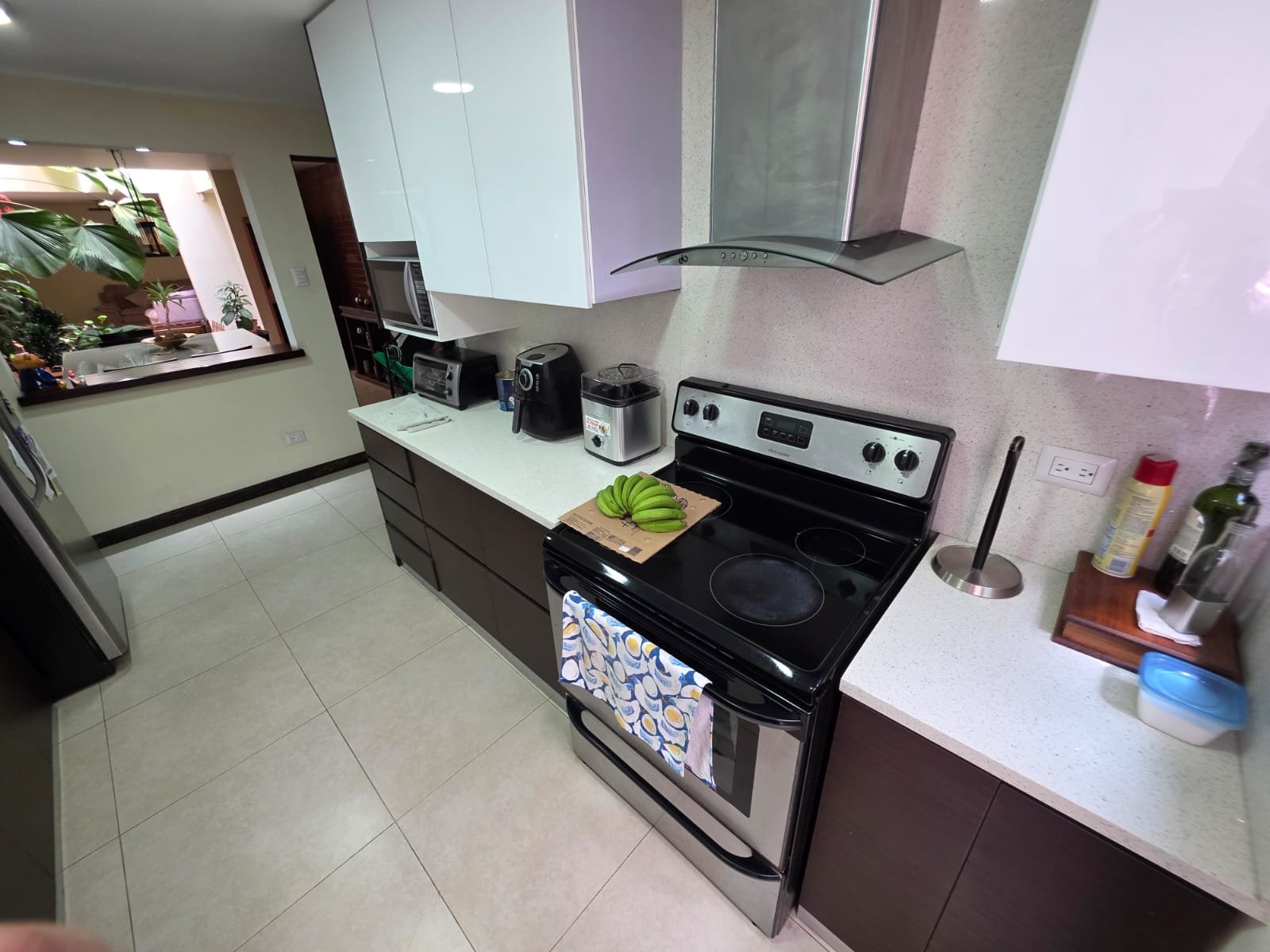 Casa en venta de 3 habitaciones en zona 10 en condominio