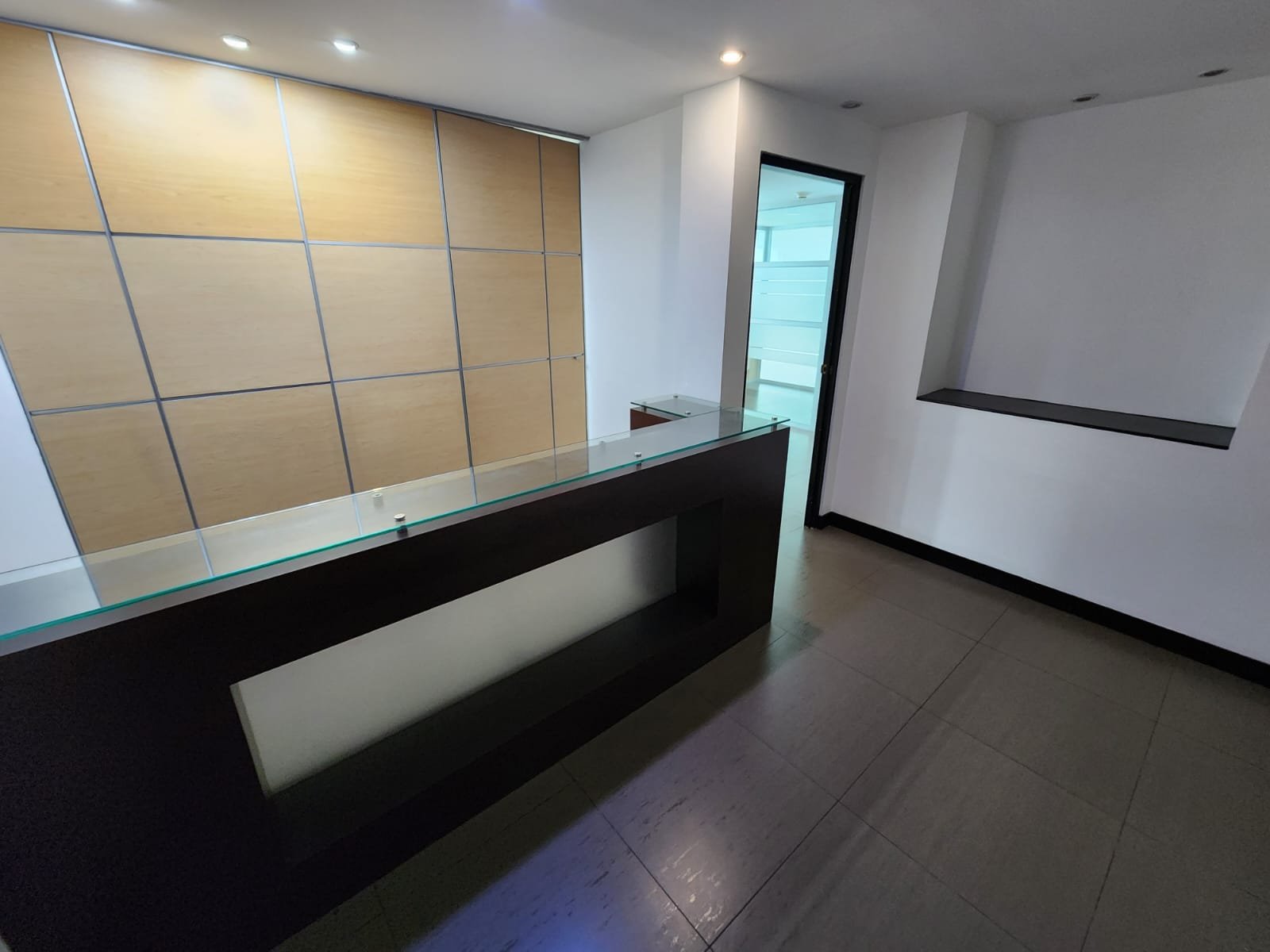 Oficina en renta en area céntrica de zona 14