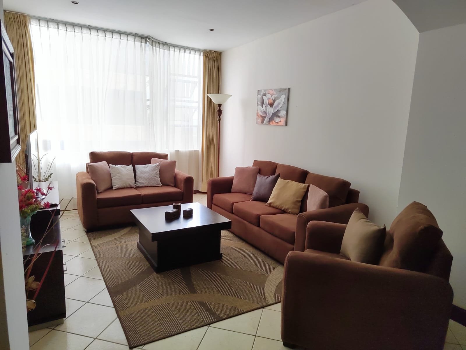 Apartamento en renta amueblado de 2 habitaciones zona 10