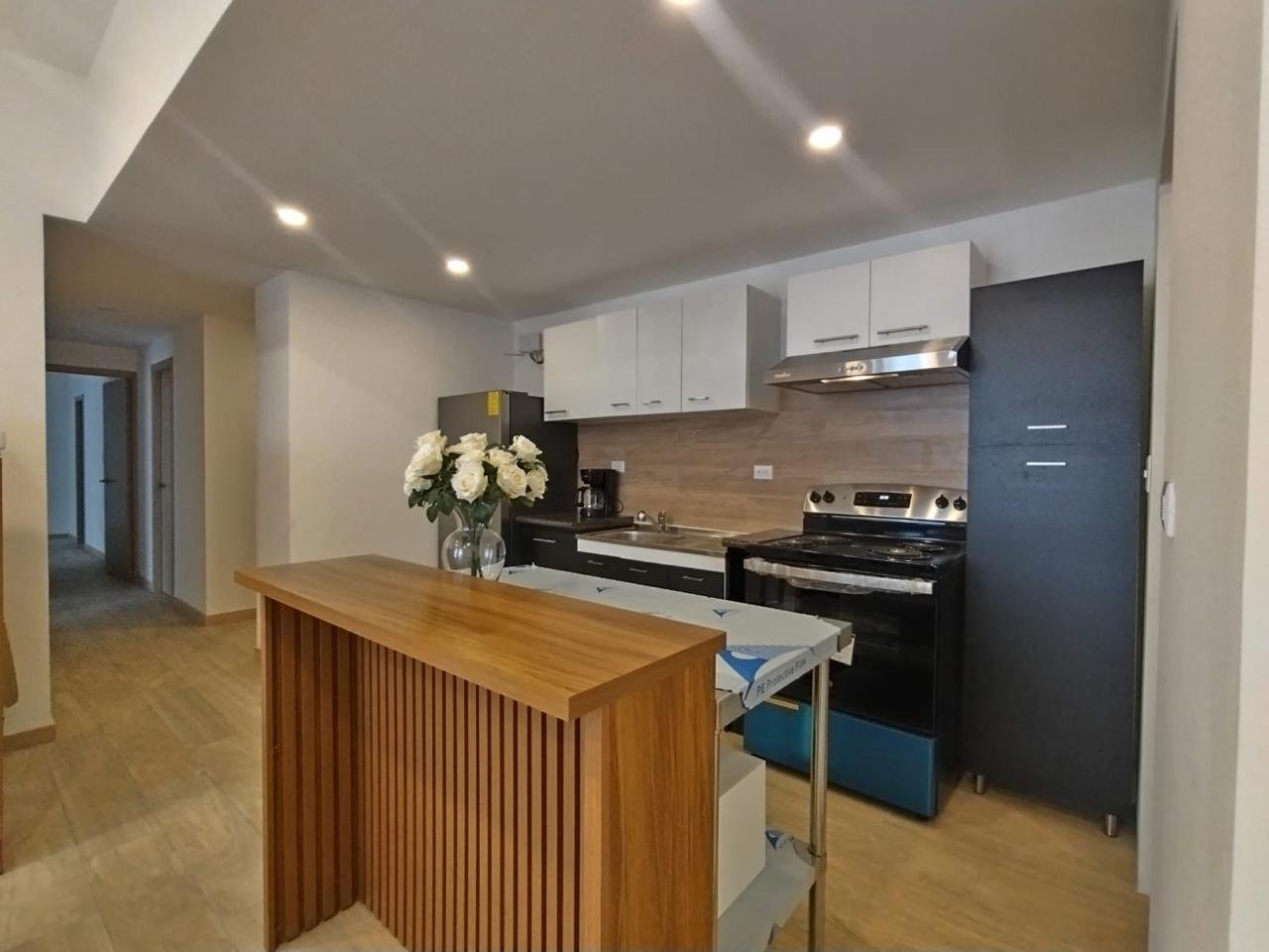 Apartamento en renta de 3 habitaciones en zona 10 con piscina