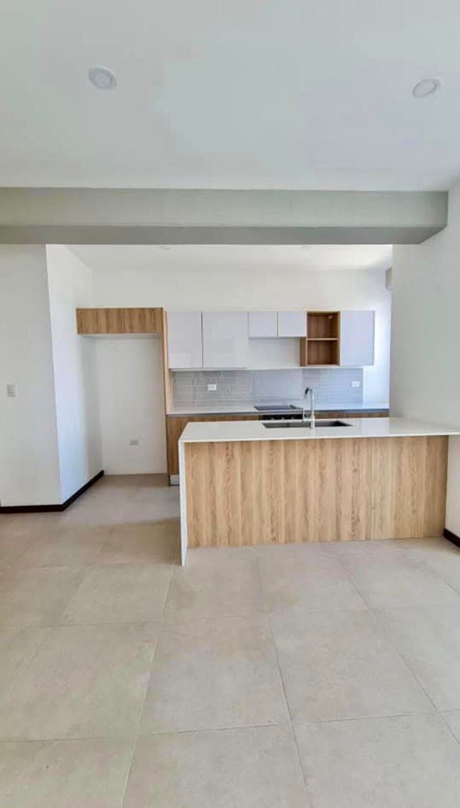 Apartamento en nivel alto de 3 habitaciones en zona 10