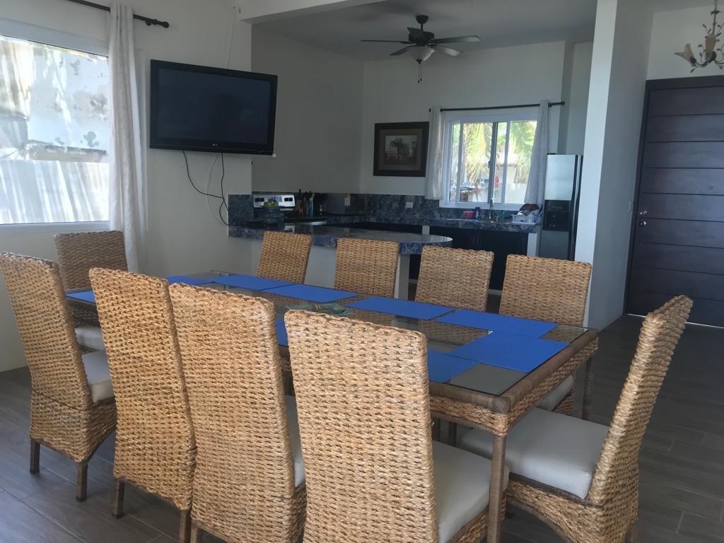 Vendo casa en Monterrico frente a la playa