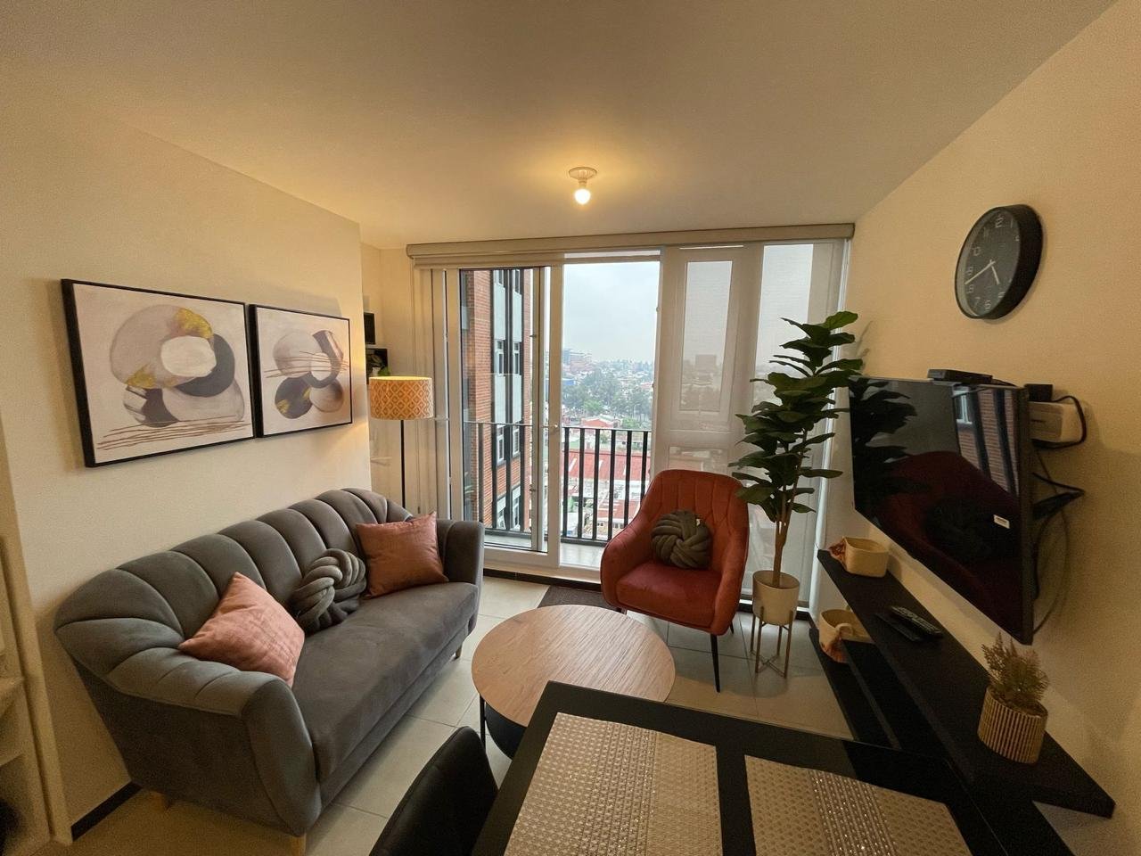 Apartamento amueblado con balcon en Venta en zona 11