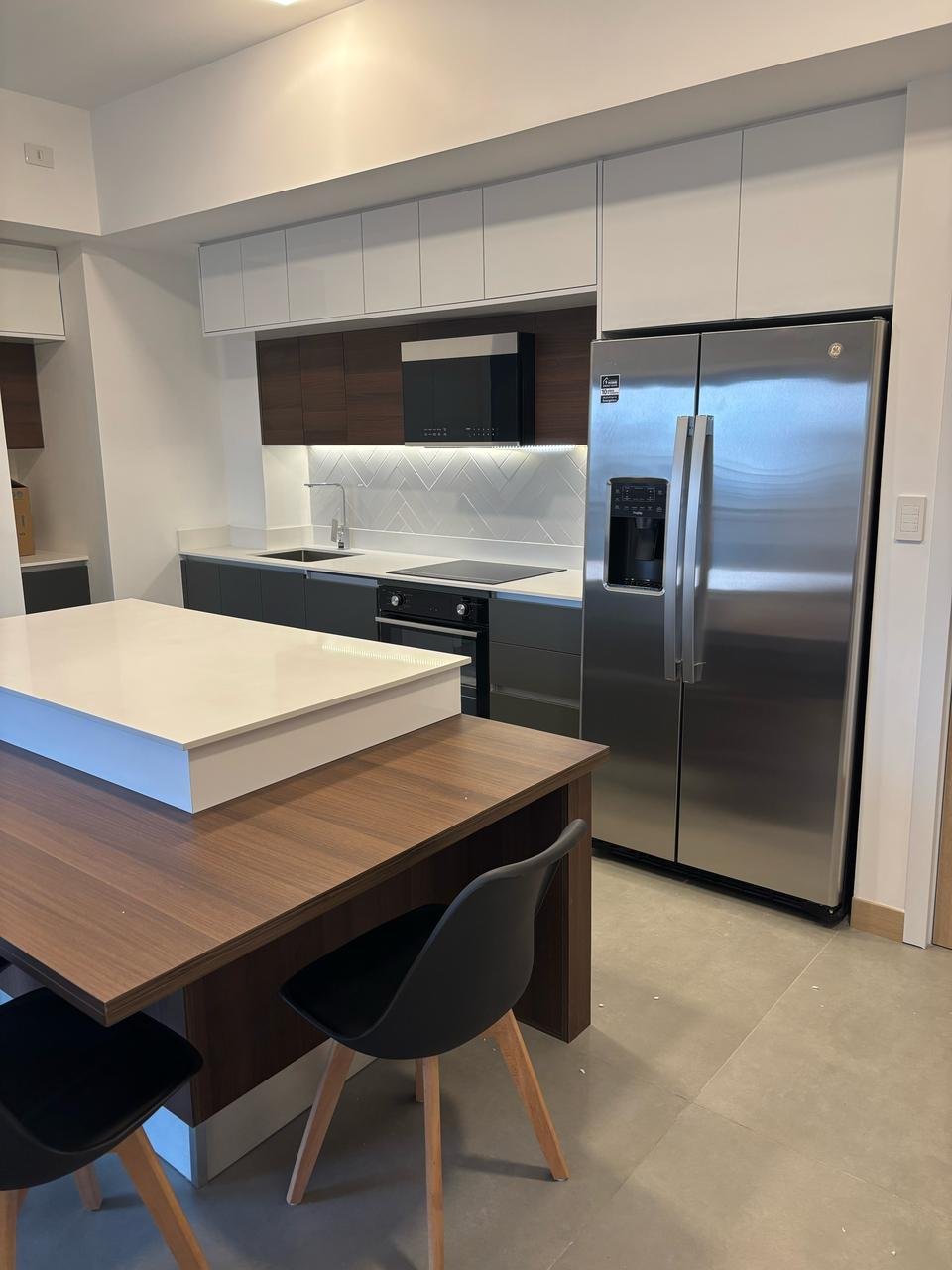 Apartamento en renta nivel alto de 2 habitaciones en zona 10