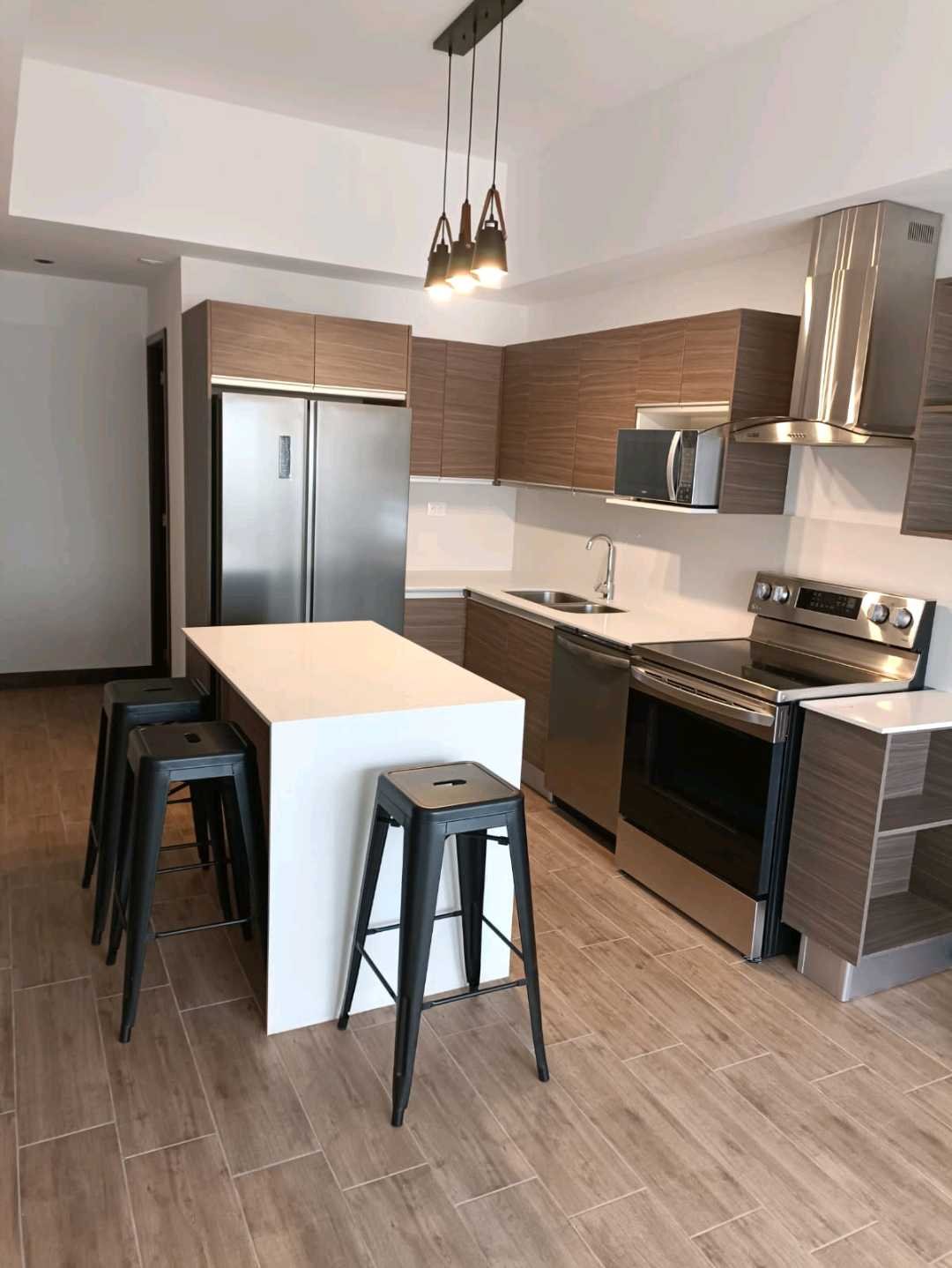 En renta apartamento en zona 10