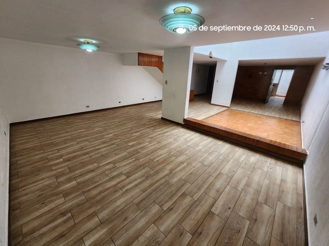 Casa en renta de 3 habitaciones en zona 10