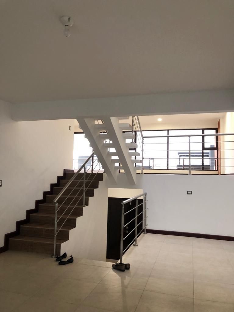 Casa en renta de 4 habitaciones con jardin en zona 16