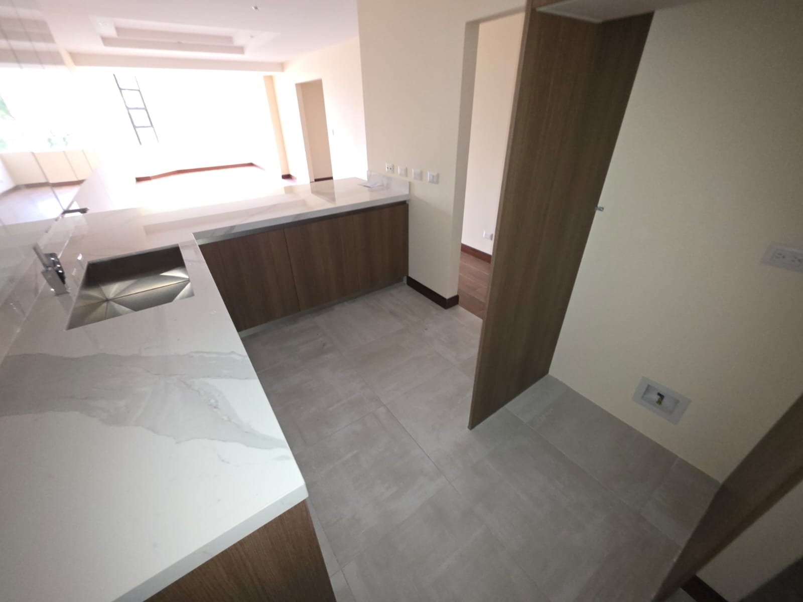 Apartamento con piscina en zona 10 de 2 habitaciones en venta