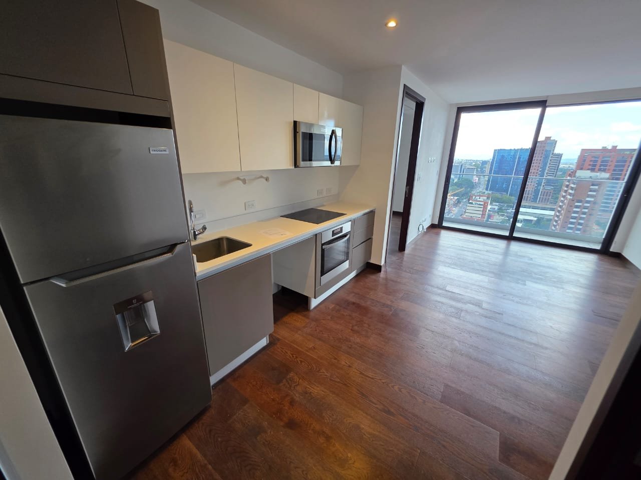 Renta de apartamento de 1 habitacion zona 10 Vasanta