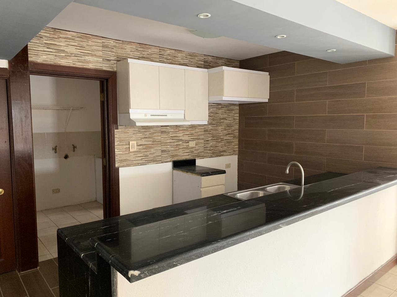 Apartamento en venta de 2 habitaciones y hab de servicio Z14