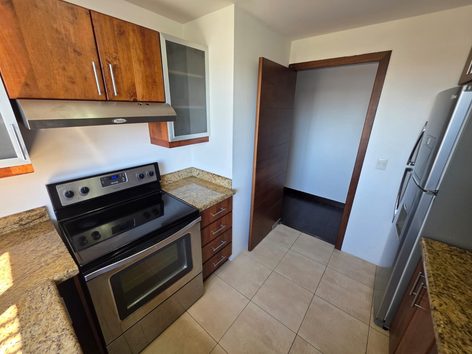 Apartamento en venta de 3 habitaciones con balcon en zona 14