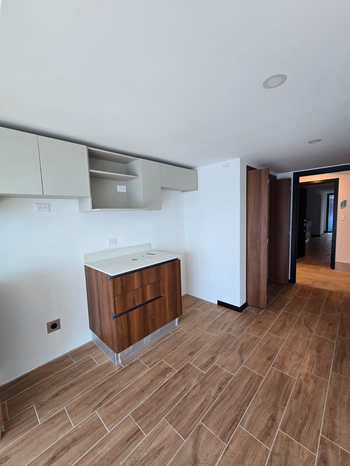 Apartamento en renta de 1 habitación con balcon en zona 13