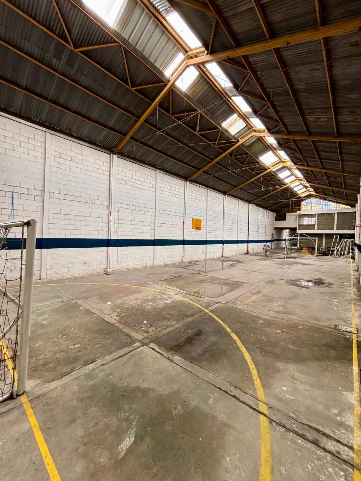 Edificio en venta de 4 niveles más sotano en Z1 Villa Canales