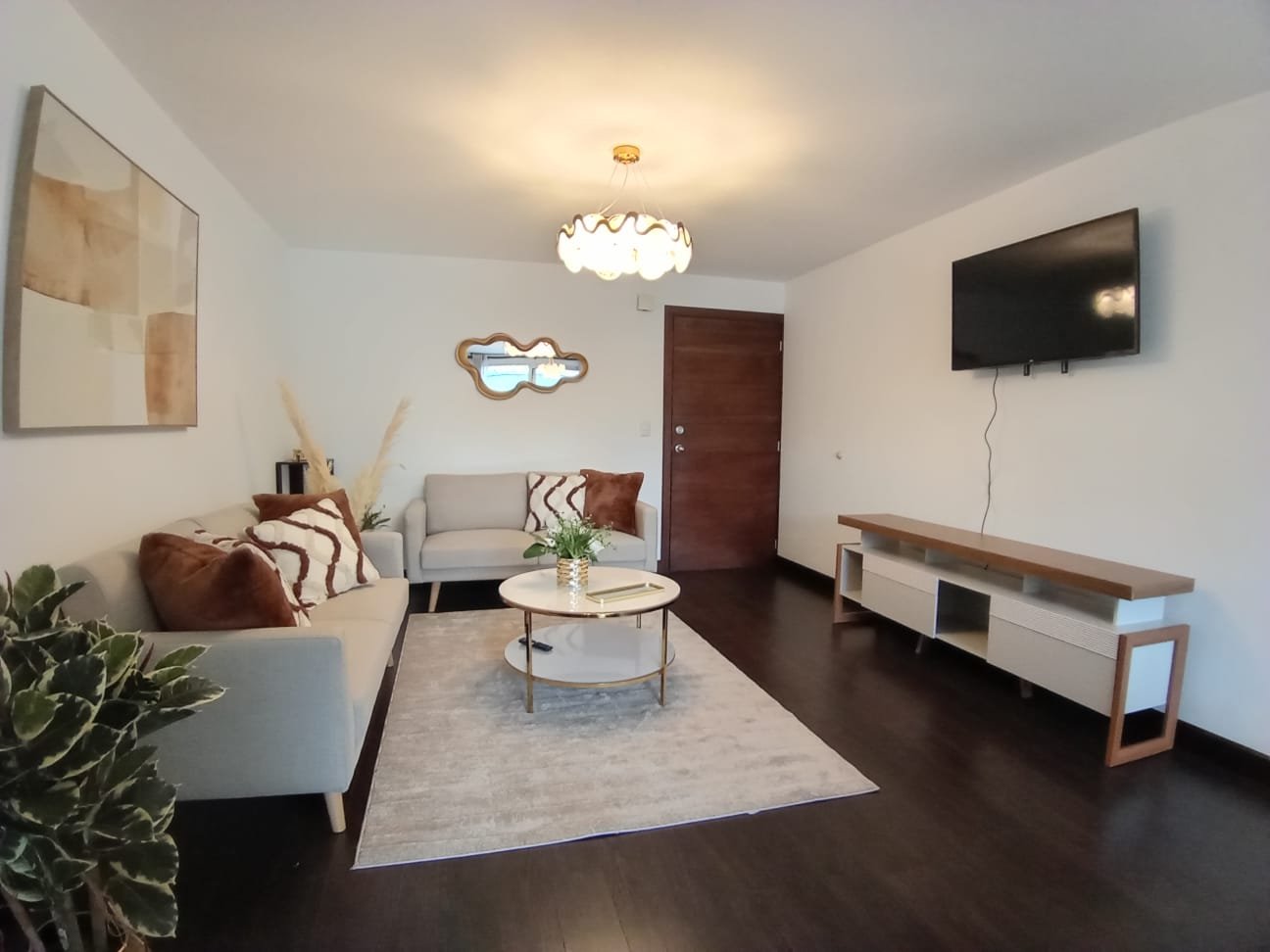 Apartamento amueblado de 3 habitaciones en zona 14