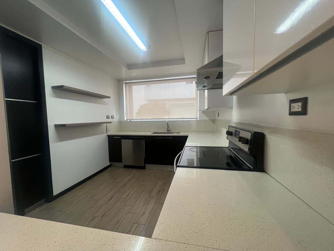 Townhouse en renta de 3 habitaciones con jardin en zona 15