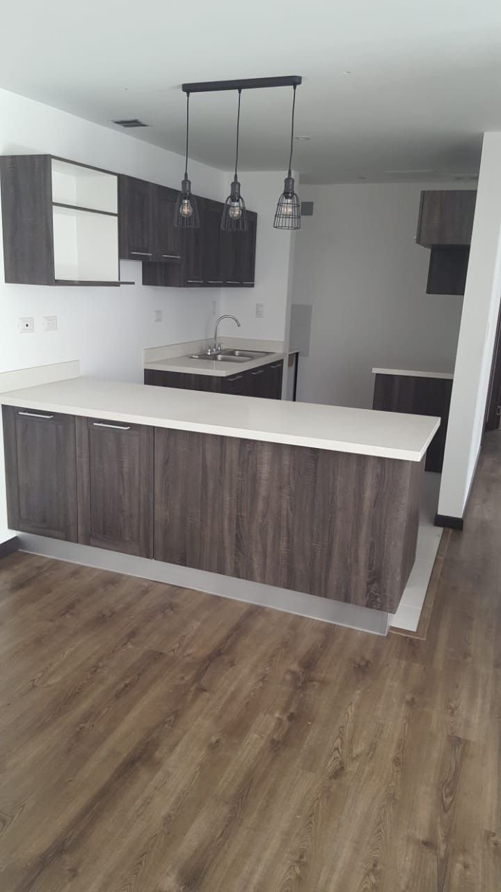 Apartamento en renta nivel bajo de 3 habitaciones en zona 7