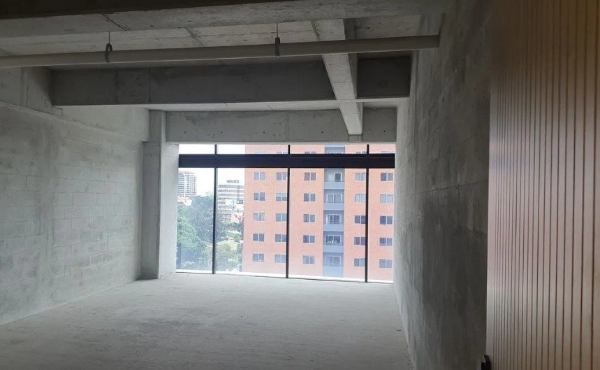 Oficina en renta en edificio corporativo de zona 10