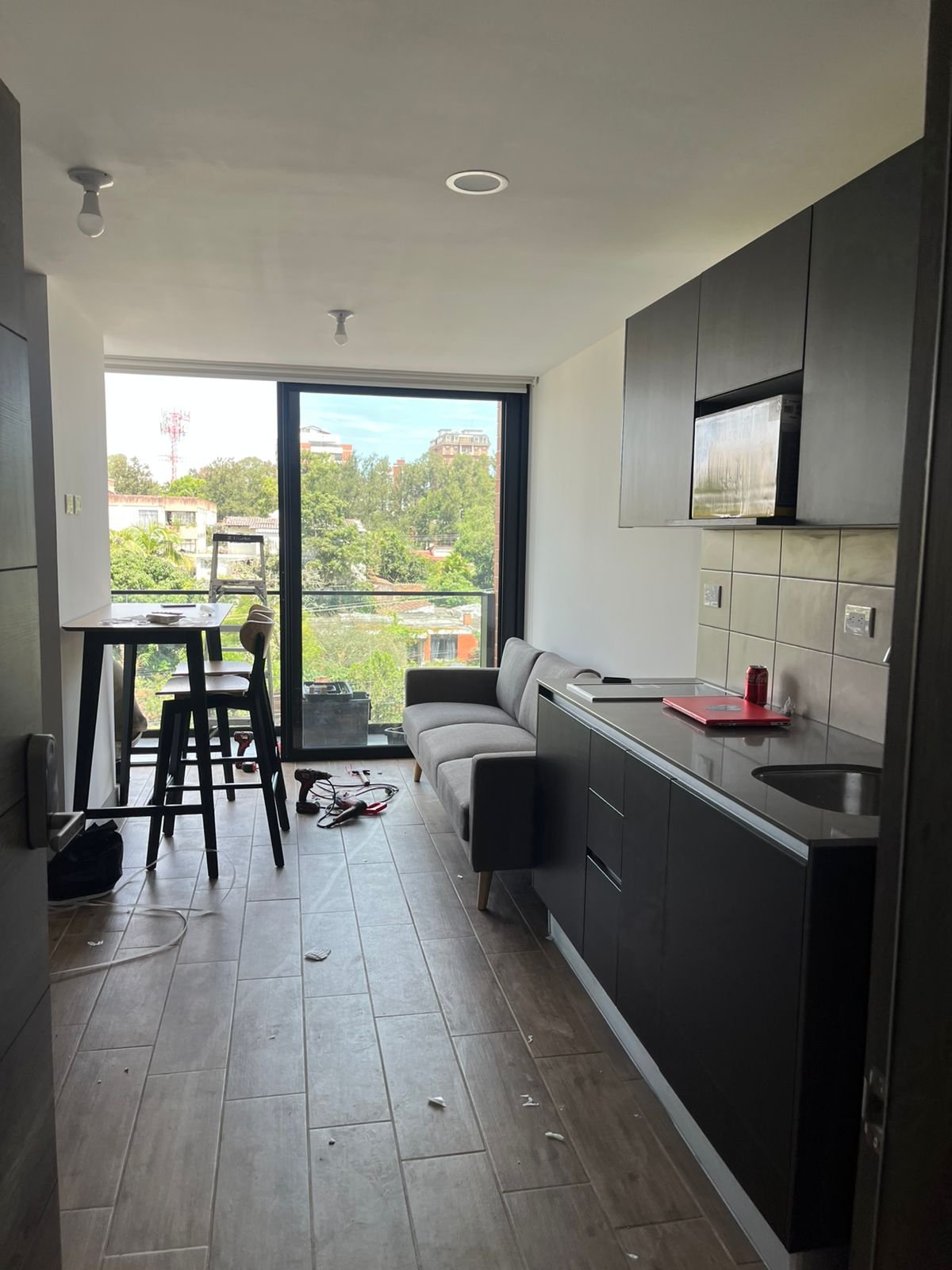 Apartamento en renta tipo estudio con balcon en VH2 Zona 15