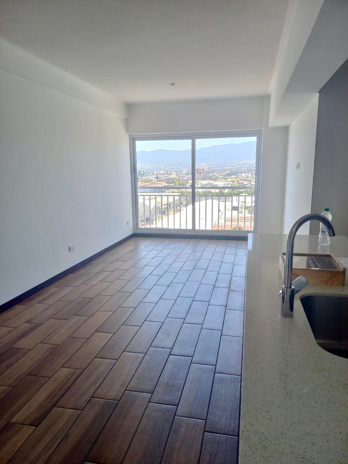 Apartamento en venta nivel alto de 3 habitaciones en zona 13