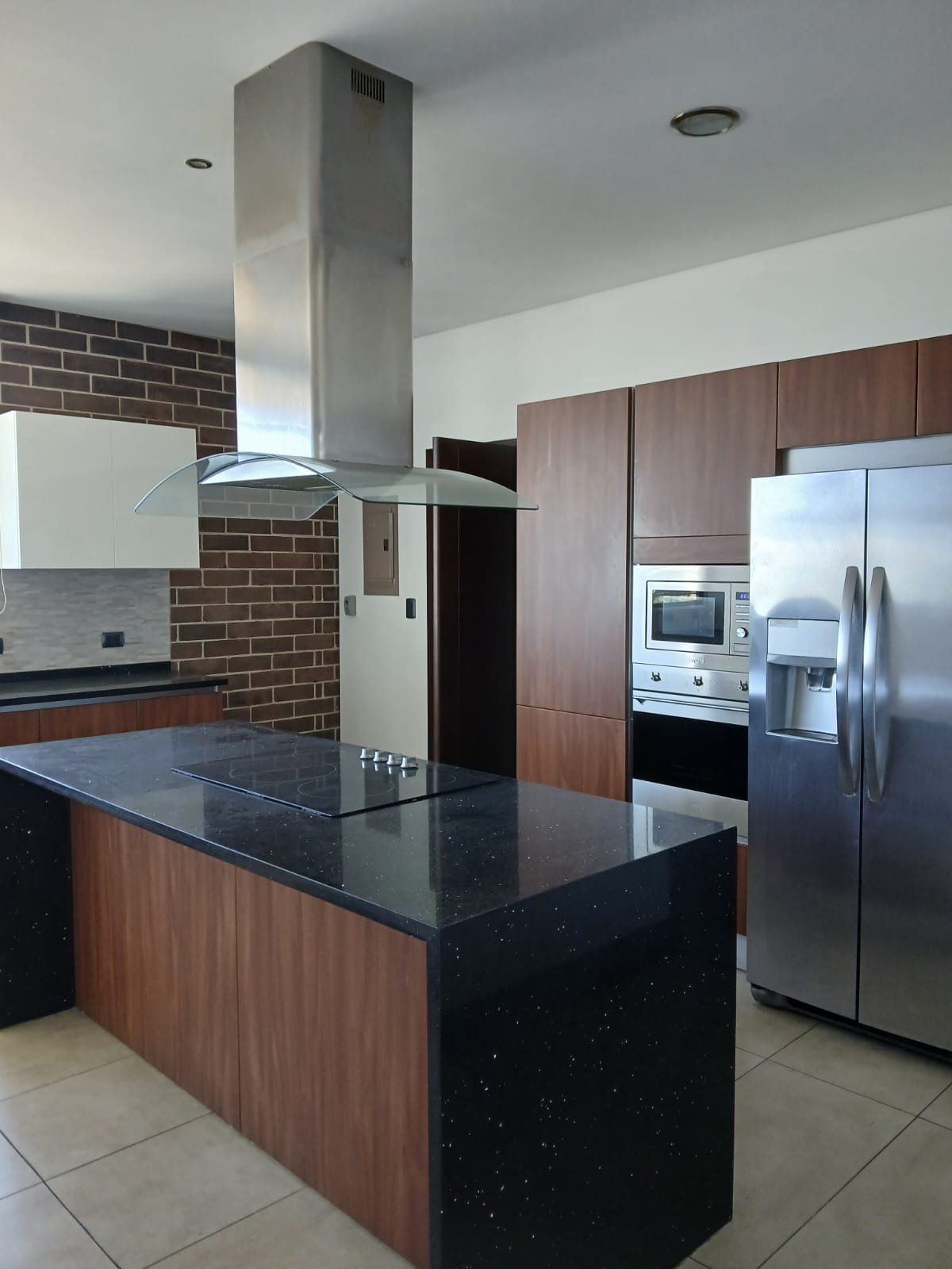 Apartamento en renta de 3 habitaciones y linea blanca en Z16