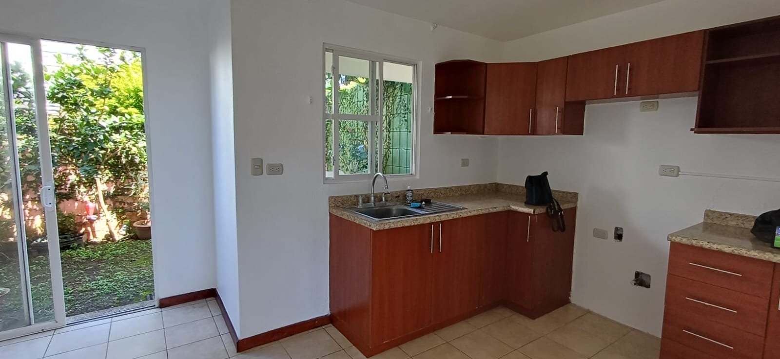 Casa en renta de 3 habitaciones y 2 niveles en KM 25.5 CAES