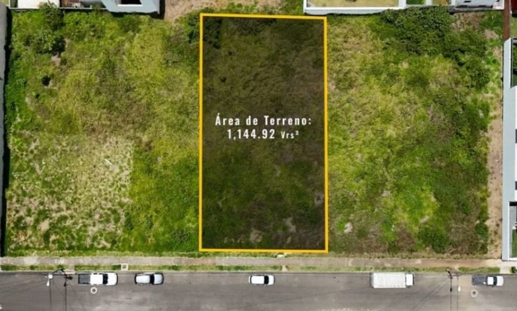 Terreno plano en venta en Hacienda Real zona 16