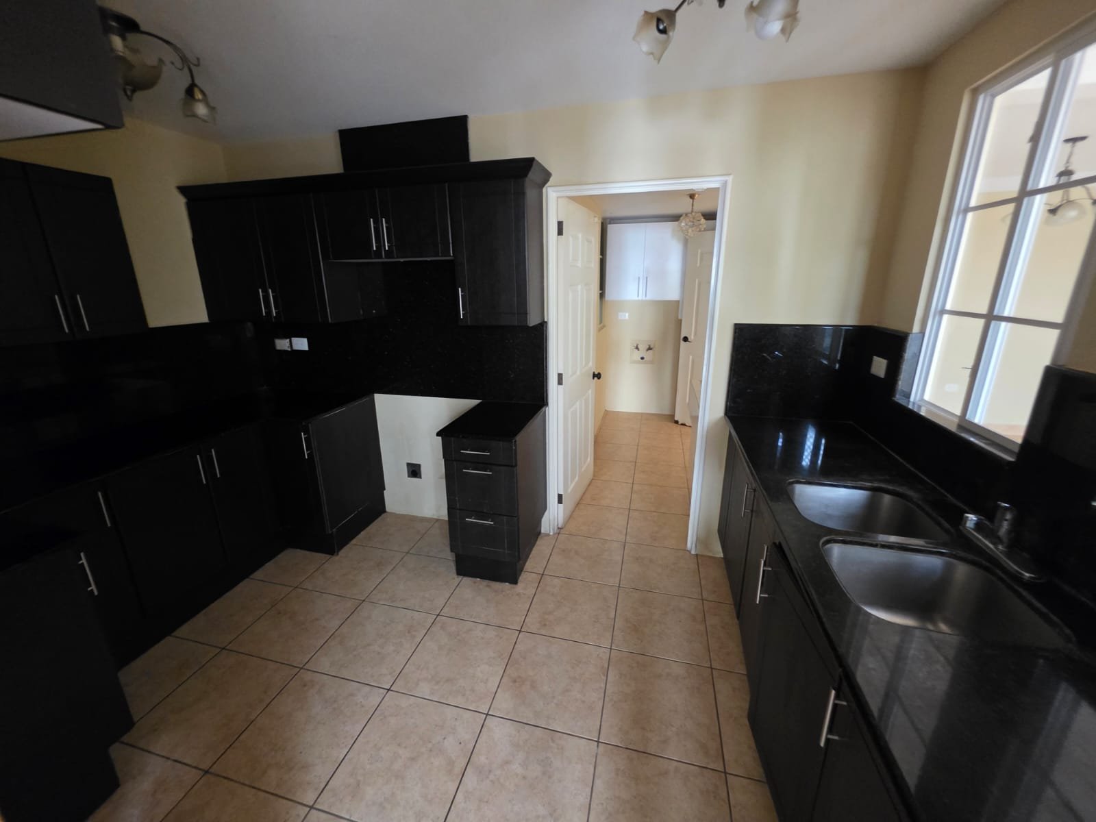 Casa con pérgola en renta de 3 habitaciones en Z4 de Mixco