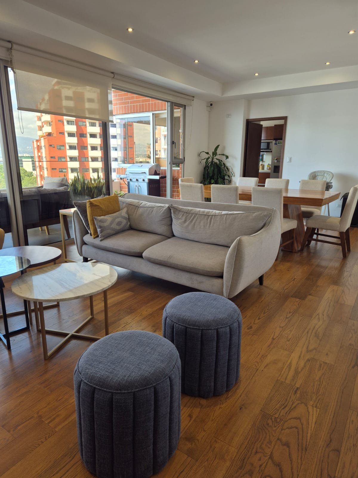 Apartamento en renta de 3 habitaciones y linea blanca Z14